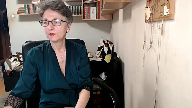 katemodel online show from October 28, 2025, 7:40 am