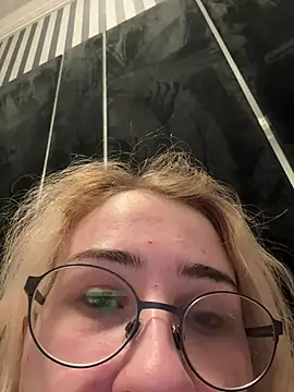 VyxenLissa online show from March 22, 2026, 10:00 pm