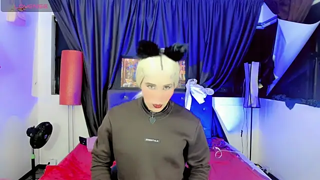 caitlyn ponce online show from February 3, 2026, 2:53 am