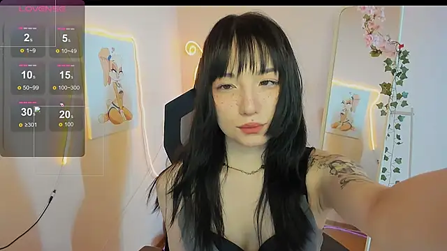 AliceeinWonderlanddd online show from May 2, 2026, 2:17 am