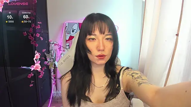 AliceeinWonderlanddd online show from April 8, 2026, 3:08 am