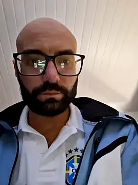 Snapshot of Robsonitj90 chatting on June 19, 2026, 6:47 pm Robsonitj90 online show from June 19, 2026, 6:47 pm