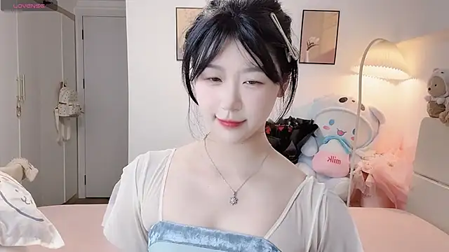 Luminous4173 online show from May 23, 2026, 12:48 pm