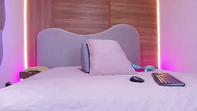 shaina adams online show from February 21, 2026, 11:56 am