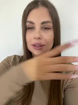 CutieLui  online show from February 19, 2026, 12:24 pm