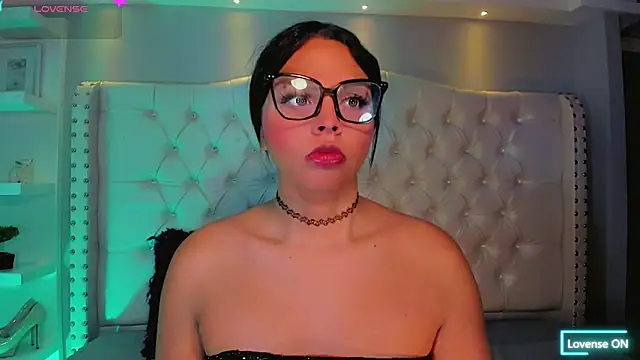 Snapshot of Maia_Hotts chatting on June 1, 2026, 7:57 pm Maia Hotts online show from June 1, 2026, 7:57 pm