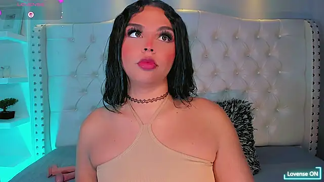 Snapshot of Maia_Hotts chatting on June 27, 2026, 8:04 pm Maia Hotts online show from June 27, 2026, 8:04 pm