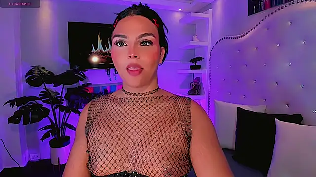 Snapshot of Maia_Hotts chatting on July 28, 2026, 8:01 pm Maia Hotts online show from July 28, 2026, 8:01 pm