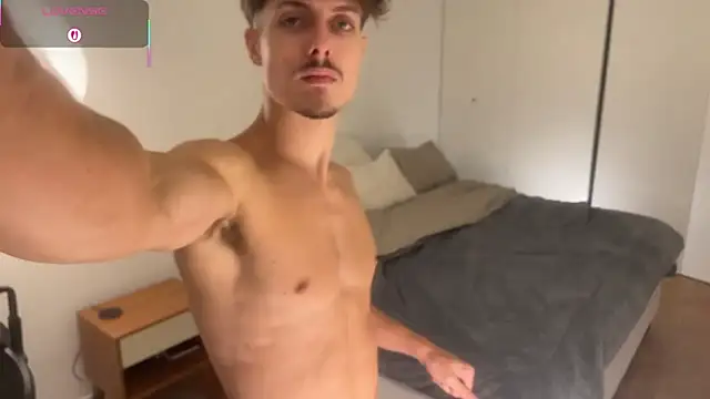 vitoraugustoxxx online show from February 3, 2026, 11:54 pm