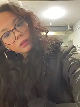 LunaMeei online show from February 3, 2026, 2:11 pm