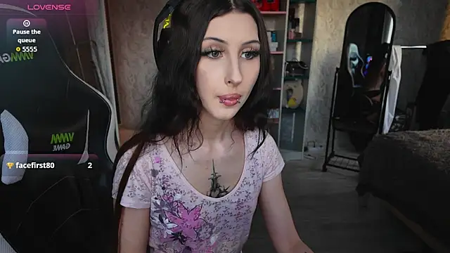 you bestlover   online show from February 9, 2026, 1:31 pm