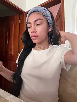 Bonny Eva online show from February 4, 2026, 7:31 pm