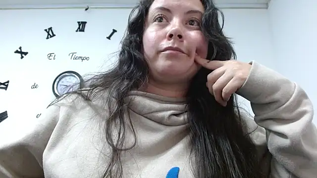 ElaMurray02 online show from February 13, 2026, 3:45 pm