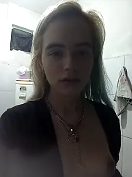 Luanatrans15 online show from April 8, 2026, 2:02 am