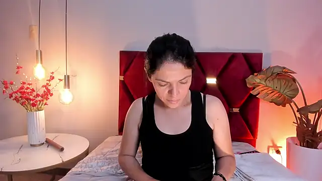 AnnaBroooks online show from June 14, 2026, 2:24 am