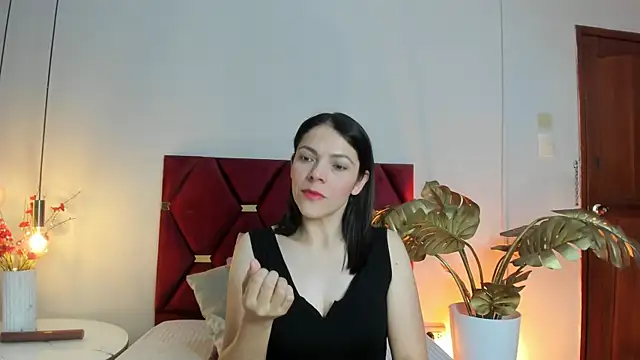 AnnaBroooks online show from May 5, 2026, 6:00 pm