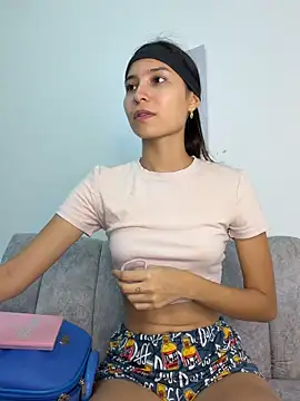 velvetluna  online show from April 30, 2026, 2:24 pm