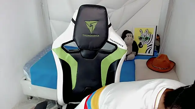 Black diamondd  online show from February 12, 2026, 1:22 pm