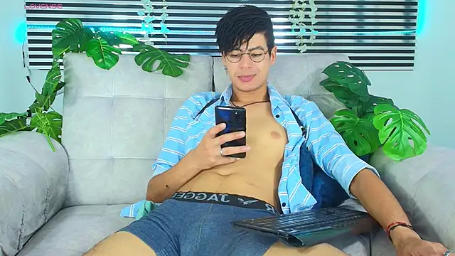 Snapshot of ThiiagoSaeenz chatting on May 19, 2026, 5:09 pm ThiiagoSaeenz online show from May 19, 2026, 5:09 pm