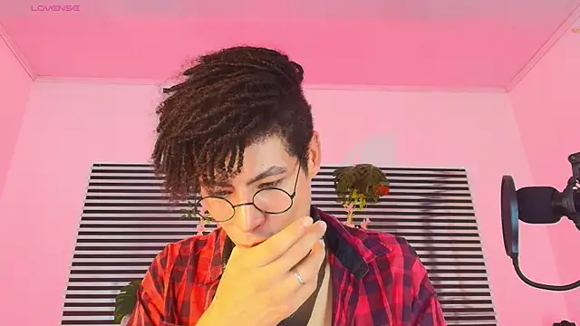Snapshot of ThiiagoSaeenz chatting on May 30, 2026, 4:45 pm ThiiagoSaeenz online show from May 30, 2026, 4:45 pm