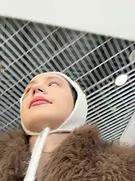 MiaTee online show from February 13, 2026, 4:12 am