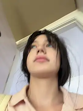 MiaTee online show from June 3, 2026, 2:01 am