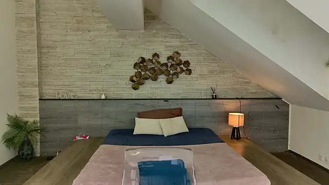 hornyb33  online show from February 4, 2026, 5:13 am