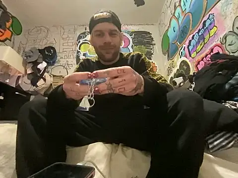 gothboiplzty online show from May 2, 2026, 8:08 am