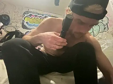 gothboiplzty online show from May 7, 2026, 3:33 am