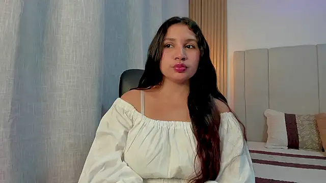 Victoria Rosee online show from April 21, 2026, 12:45 pm