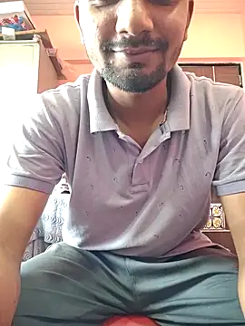 Snapshot of Darkintrovert chatting on April 5, 2026, 7:26 am Darkintrovert online show from April 5, 2026, 7:26 am