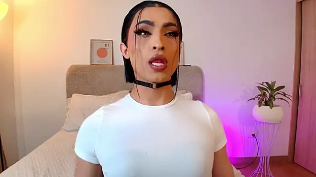 Snapshot of KarolPortellaa chatting on June 16, 2026, 12:43 am KarolPortellaa online show from June 16, 2026, 12:43 am