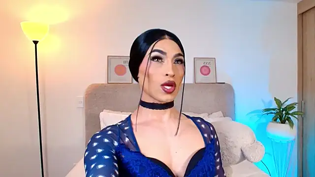 KarolPortellaa online show from April 24, 2026, 3:52 am