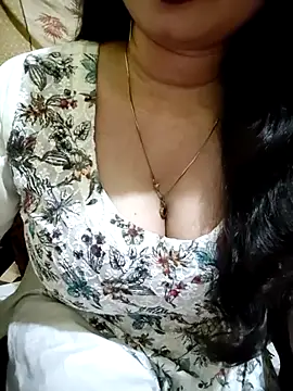 Snapshot of PARI51 chatting on July 11, 2026, 7:58 pm PARI51 online show from July 11, 2026, 7:58 pm