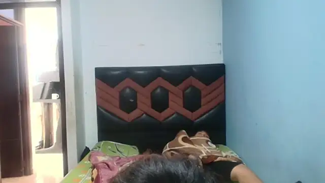 mialinda online show from February 4, 2026, 3:07 pm