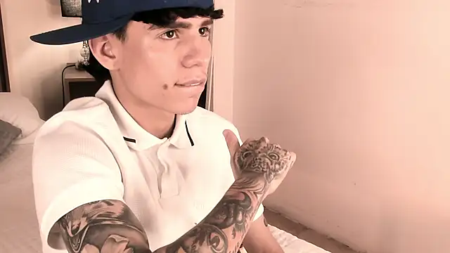 Snapshot of Angel_eros_ chatting on March 2, 2026, 5:19 am Angel eros online show from March 2, 2026, 5:19 am