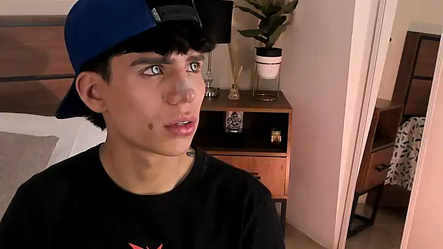 Snapshot of Angel_eros_ chatting on March 5, 2026, 4:20 am Angel eros online show from March 5, 2026, 4:20 am