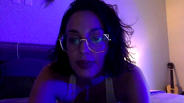 empressjulieth online show from February 4, 2026, 7:53 pm