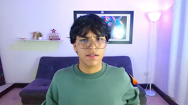 Snapshot of Maecum18 chatting on March 3, 2026, 9:22 pm Maecum18 online show from March 3, 2026, 9:22 pm