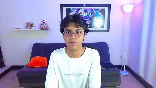 Snapshot of Maecum18 chatting on March 4, 2026, 8:27 pm Maecum18 online show from March 4, 2026, 8:27 pm