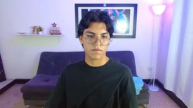 Snapshot of Maecum18 chatting on March 5, 2026, 8:49 pm Maecum18 online show from March 5, 2026, 8:49 pm