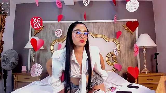 LauraBellinni online show from February 8, 2026, 1:58 am