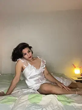 Snapshot of eva_luz chatting on July 19, 2026, 12:35 pm eva luz online show from July 19, 2026, 12:35 pm
