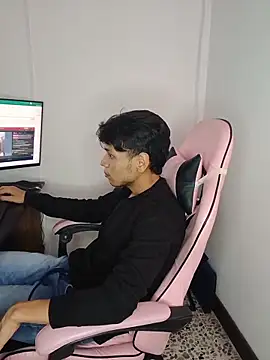 Snapshot of Alejandroo_Montenegro chatting on June 2, 2026, 9:37 pm Alejandroo Montenegro online show from June 2, 2026, 9:37 pm