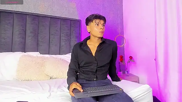 Snapshot of Alejandroo_Montenegro chatting on July 10, 2026, 5:40 am Alejandroo Montenegro online show from July 10, 2026, 5:40 am