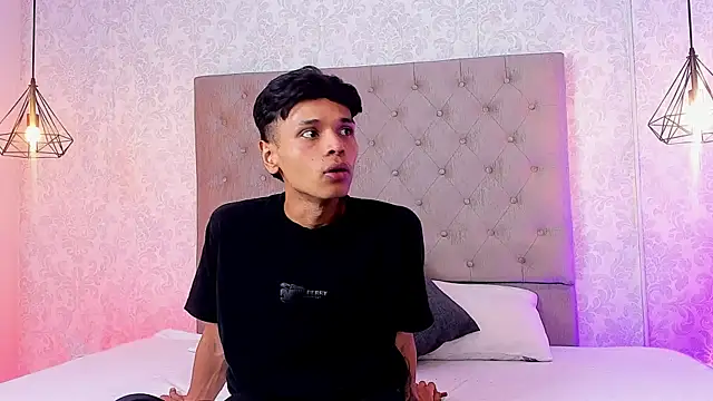 Snapshot of Alejandroo_Montenegro chatting on May 24, 2026, 12:21 am Alejandroo Montenegro online show from May 24, 2026, 12:21 am