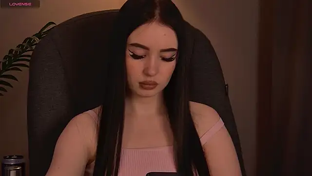 ArianaLim online show from April 29, 2026, 4:33 pm