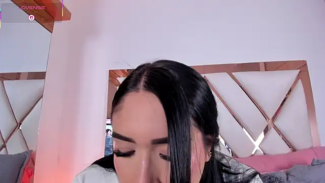 Niky Vega online show from June 24, 2026, 4:55 am