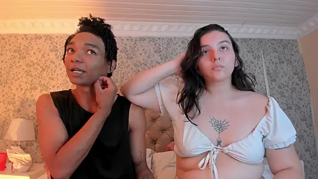 Snapshot of dafne_and_erick_ chatting on August 1, 2026, 4:43 am dafne and erick online show from August 1, 2026, 4:43 am