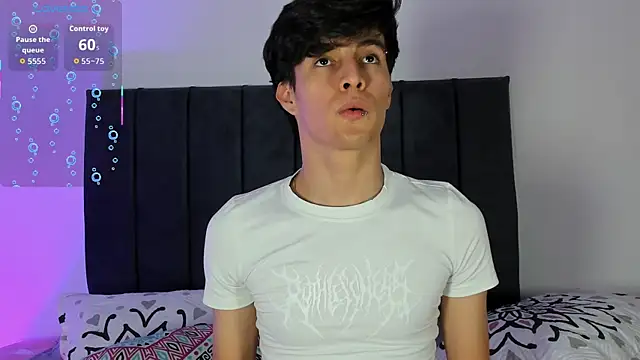 axxxel twink online show from April 24, 2026, 2:13 am